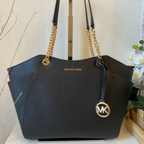 Michael Kors Handbags - Michael Kors Jet Set LG Chain Shoulder